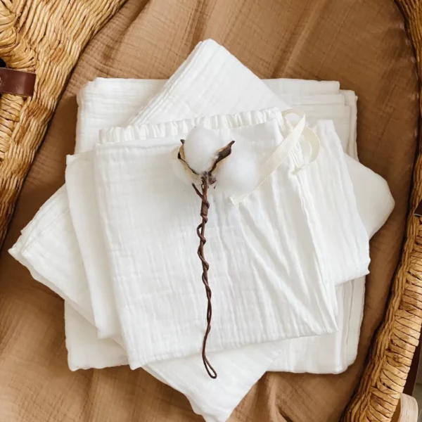 posteljina za bebe od muslina bele boje