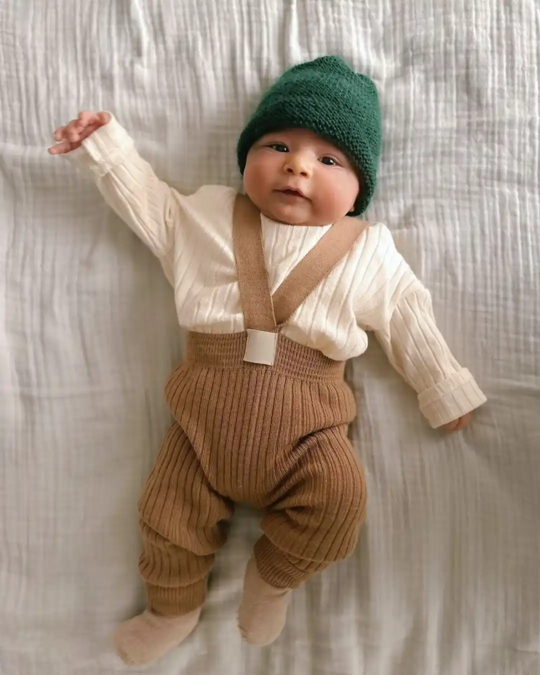 tregerke-sa-kaisevima-od-rebrastog-pamuka (2) tregerke sa kaisevima od rebrastog pamuka braon boje na decaku