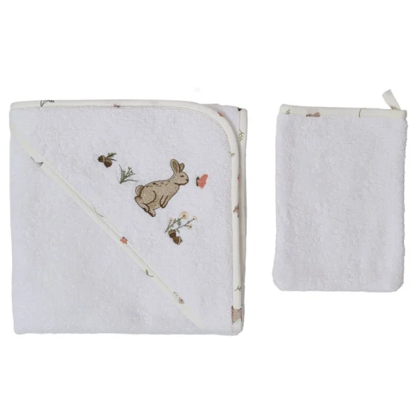 peskir za bebe bele boje cvetnog ruba sa motivom zeca na kapuljaci i rukavicom bele boje sa cvetnim rubom