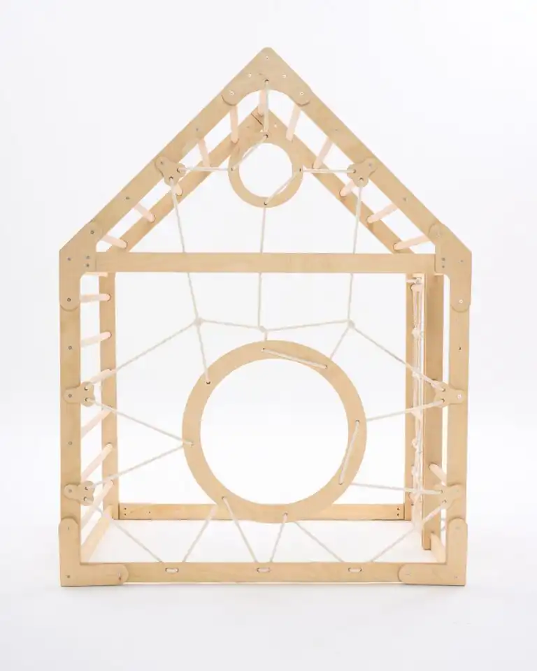 montessori kucica za igru od drveta i makrame uzadi