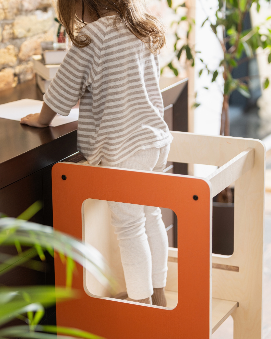 montesori-toranj-za-ucenje-i-sto-flip-2u1 (6) Montesori toranj za učenje i sto Flip 2u1 - Slika 5