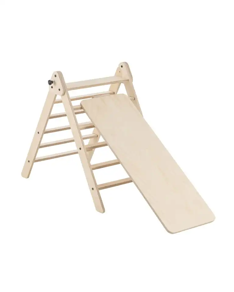 pikler trougao sa toboganom sklopivi set za penjanje i igru pikler trougao i daska prikazani sa strane