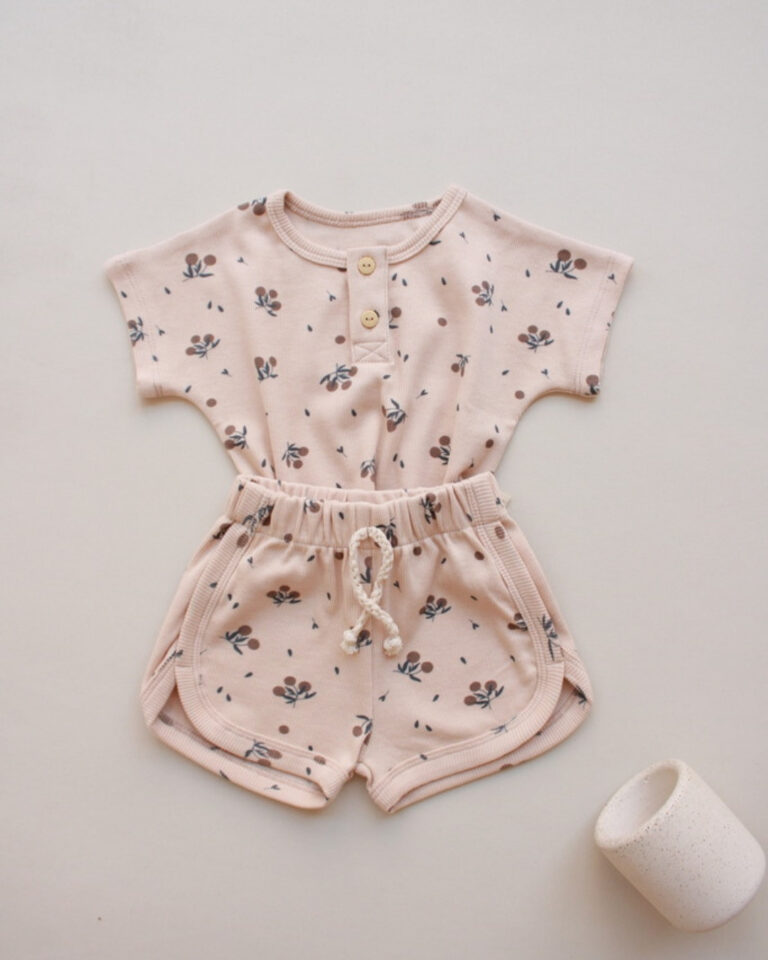 letnji set za bebe sa printom sa motivom maslina