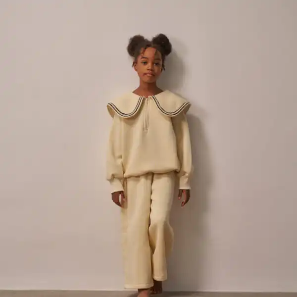 komplet sa sirokom kragnom i rajsferslusom u bez boji