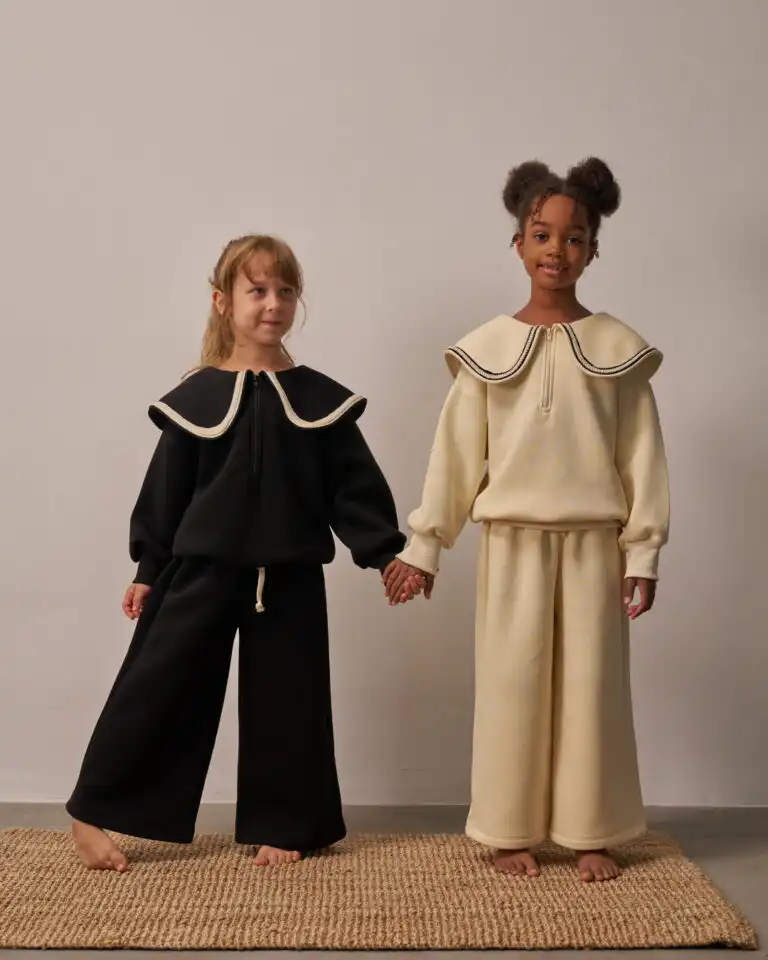 komplet sa sirokom kragnom u bez i crnoj boji