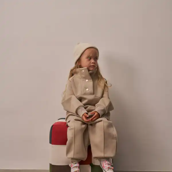 trenerka od dva dela u bez boji sa dugmicima na kragni