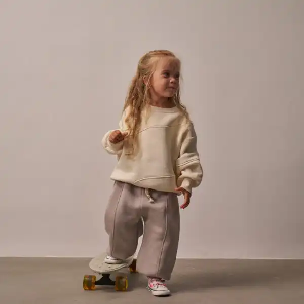 oversize komplet trenerka bey duks i u bojama donji deo