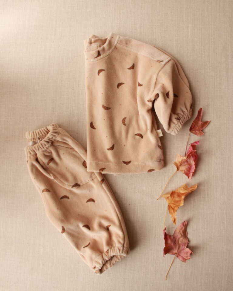 komplet za decu u bez boji sa kroasan printom