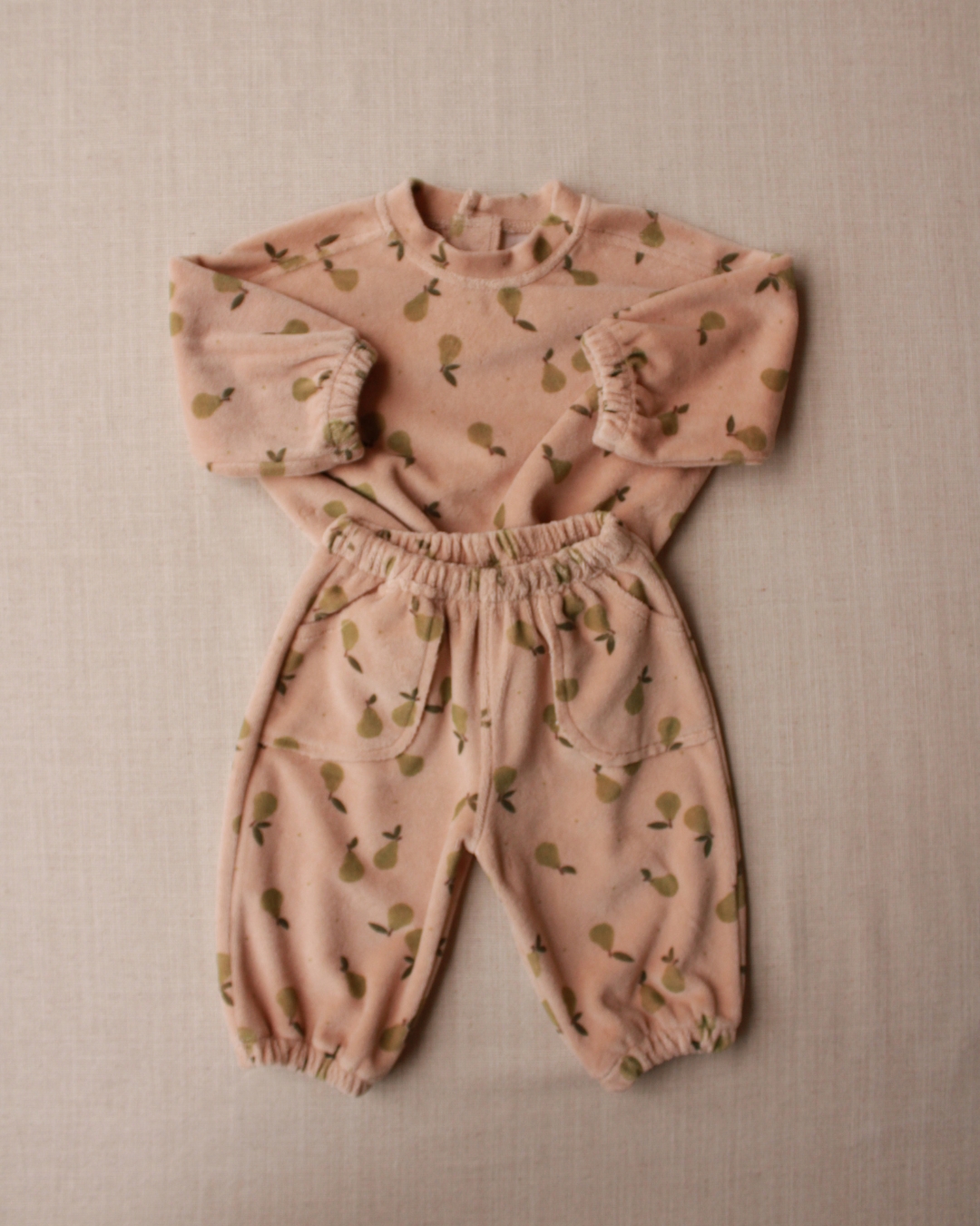 plisani-komplet-sa-printom-pear (11) komplet sa printom na zelene kruskice