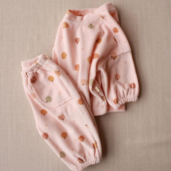 komplet za decu u puder roze boji sa printom na bundeve