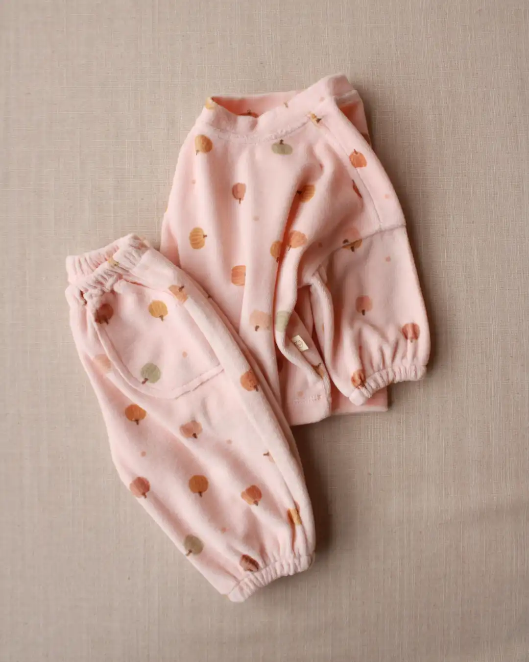 plisani-komplet-sa-printom-pumpkin (5) komplet za decu u puder roze boji sa printom na bundeve