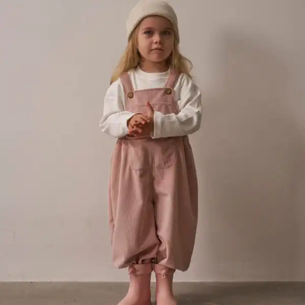 tregerke sa dugmicima sa dva nivoa za zakacivanje u puder roze boji