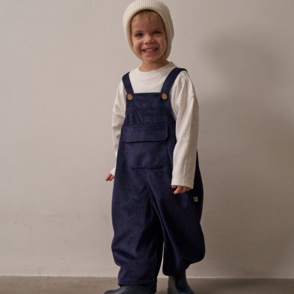 tregerke sa dugmicima sa dva nivoa za zakacivanje u teget boji