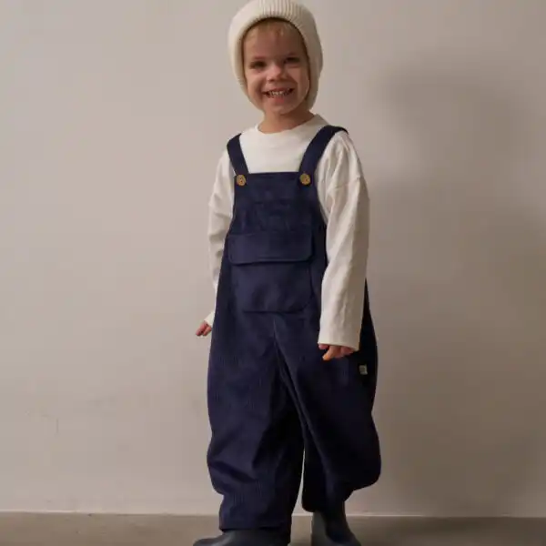 tregerke sa dugmicima sa dva nivoa za zakacivanje u teget boji