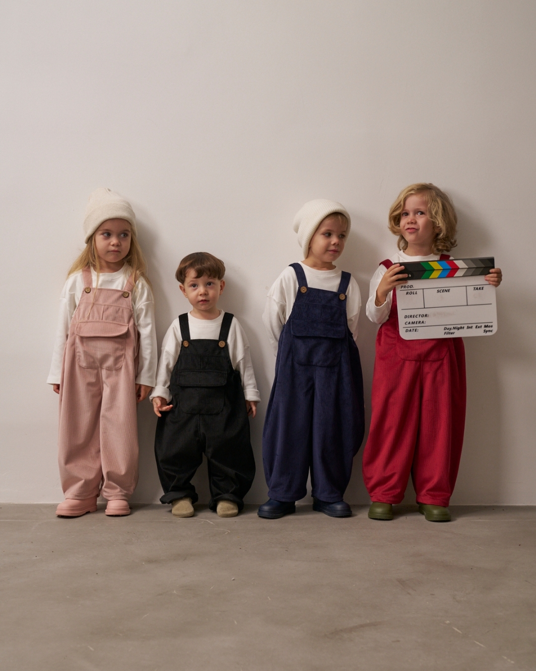 tregerke sa dugmicima sa dva nivoa za zakacivanje u puder roze, teget, bordo i crnoj boji