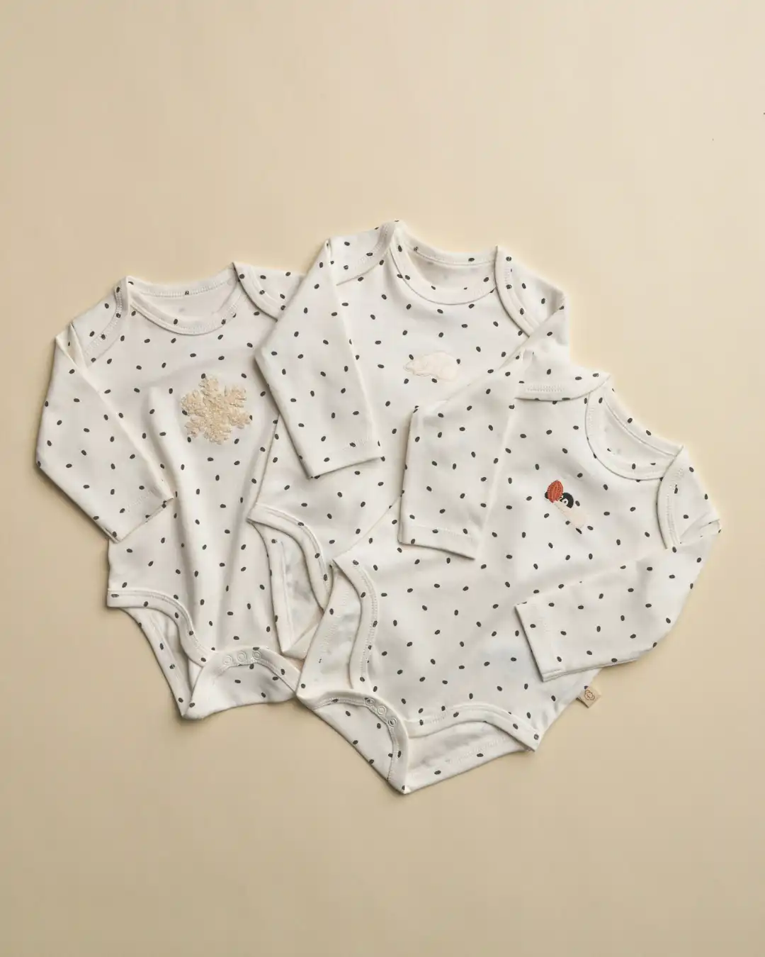 set od tri bodica sa vezom na pingvina, sneznu pahulju i polarnog medveda