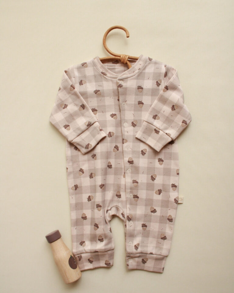 karirana zeka u neznim braon i bez bojama sa printom na zireve