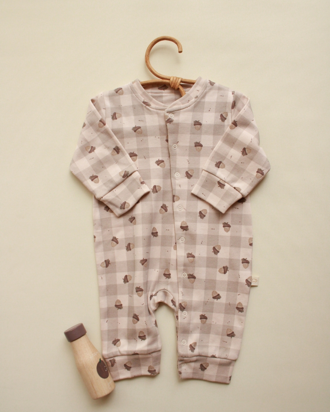 karirana zeka u neznim braon i bez bojama sa printom na zireve