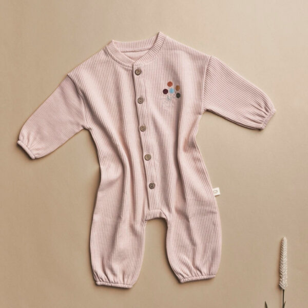 zeke od rebrastog pamuka na dugmice u puder roze boji sa baloncicima na desnoj strani