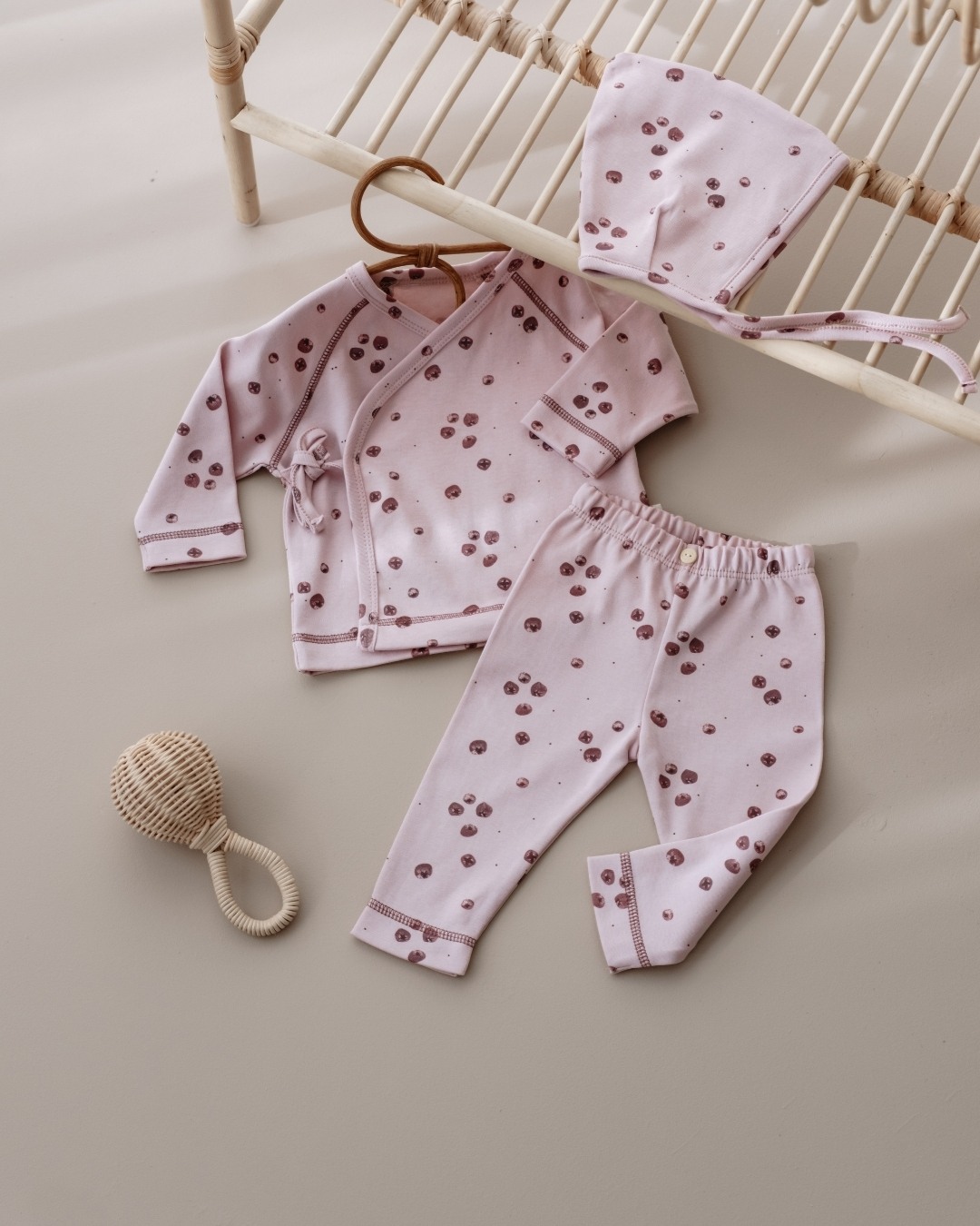 komplet u lila boji od tri dela sa motivima nara