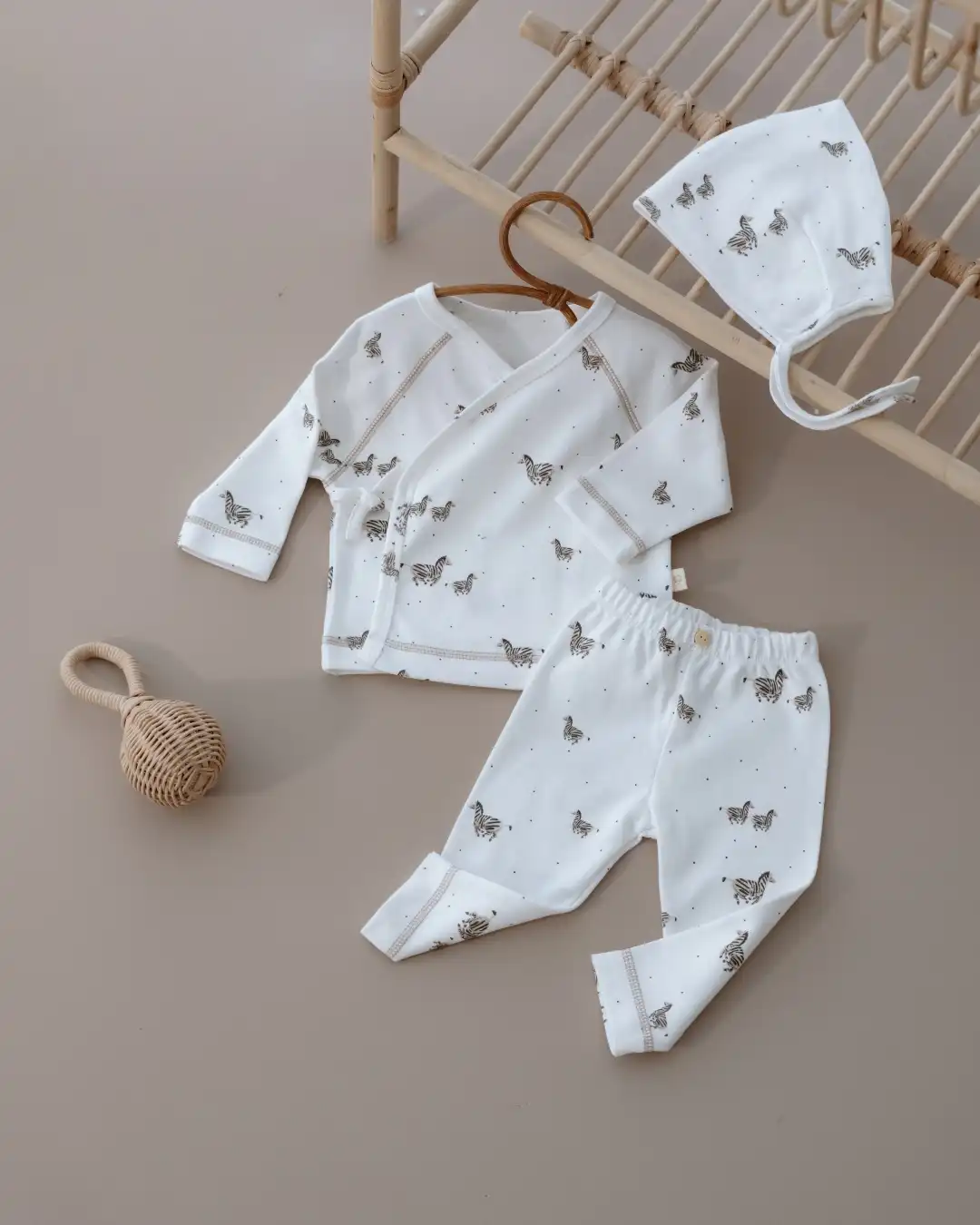 komplet-za-bebe-3-8-zebra (7) komplet za bebe u krem boji od tri dela sa motivom zebre