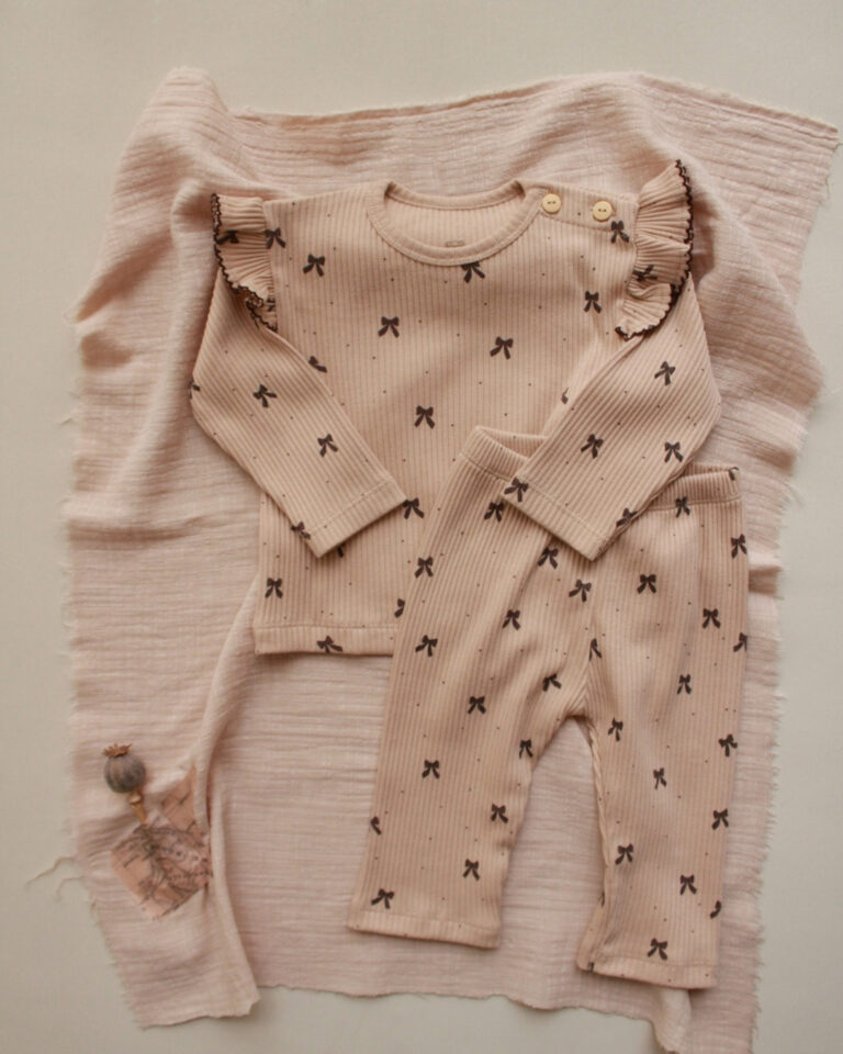 komplet sa karnerom na ramenima u bez boji sa printom na masni za devojcice