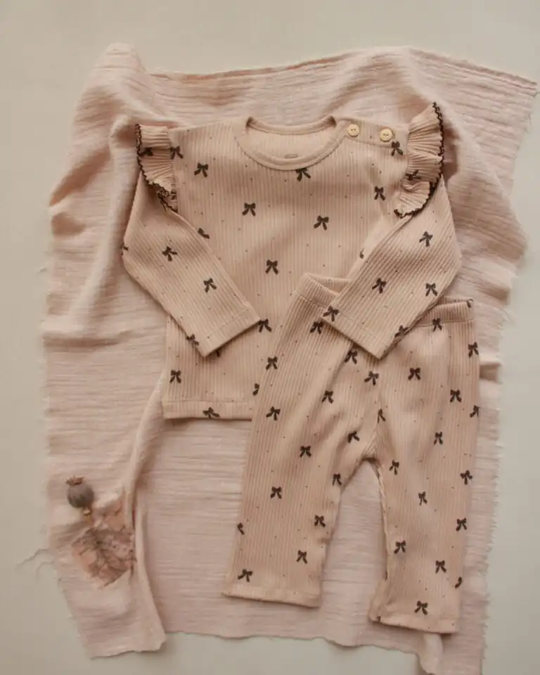 komplet sa karnerom na ramenima u bez boji sa printom na masni za devojcice