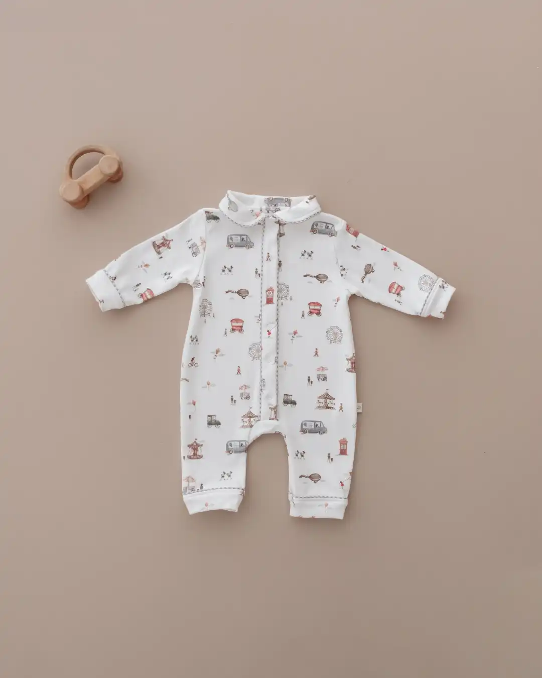 pamucna zeka bele boje sa karnevalskim motivima