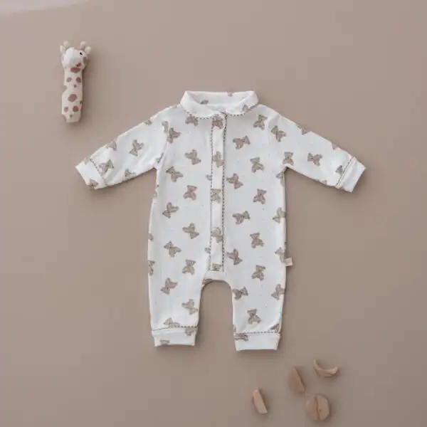 pamucna zeka u beloj boji sa motivom teddy bear-a u braon boji