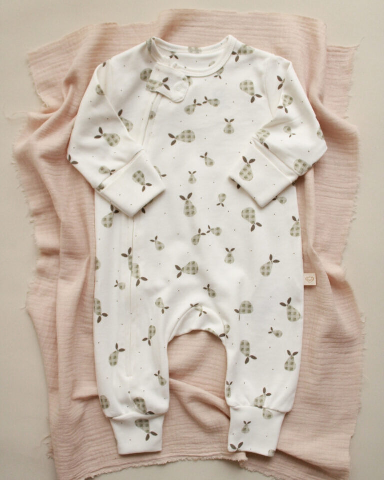 zeka sa motivom zelenih kruskica