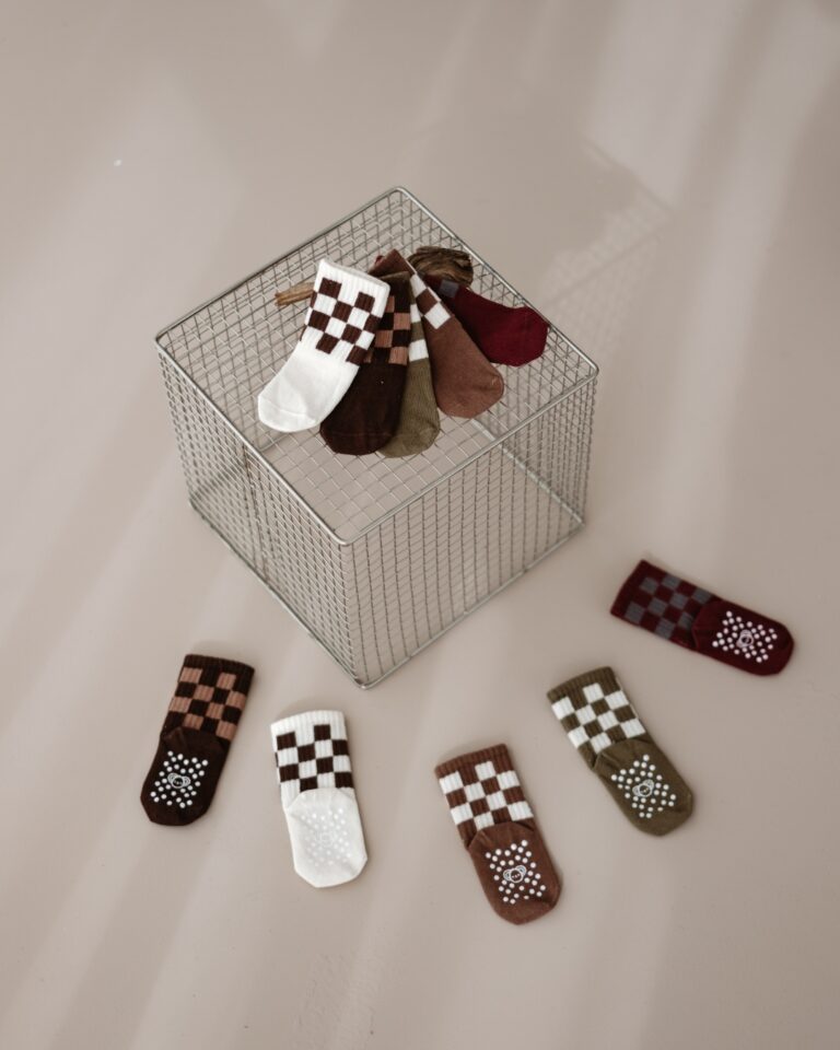 carape na kvadratice od 5 pari u krem, braon, tamno braon, zelenoj i bordo boji