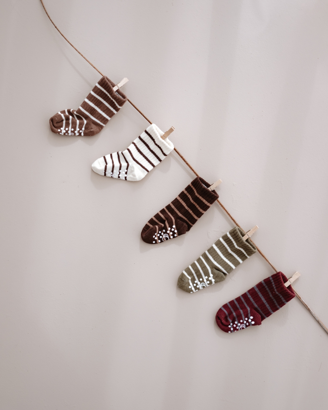 carape na prugicama od 5 pari u krem, braon, tamno braon, zelenoj i bordo boji