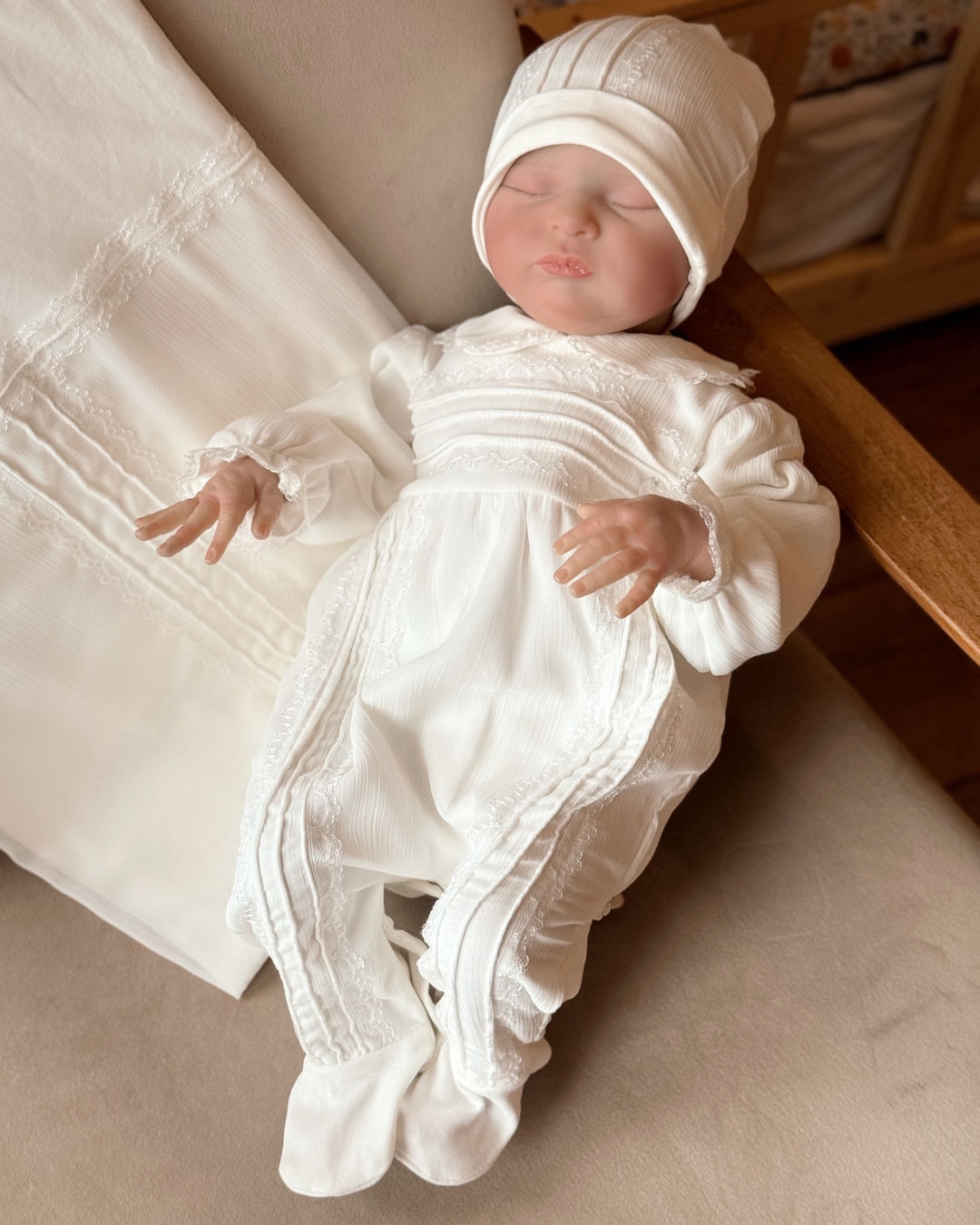 set za iznosenje bebe u beloj boji od cetiri dela