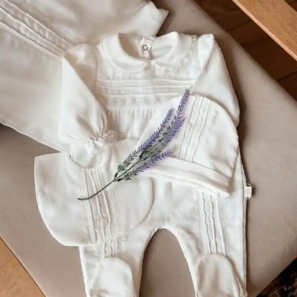 set za iznosenje bebe u beloj boji od cetiri dela