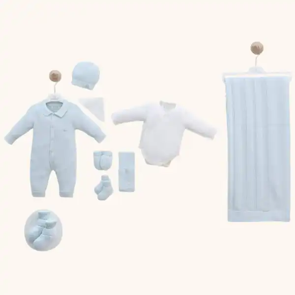 set za iznosenje bebe iz porodilista u plavoj boji od osam delova