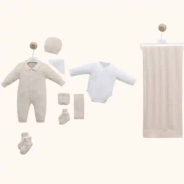 set za iznosenje bebe iz porodilista u bez boji od osam delova