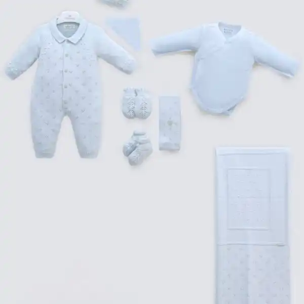 set za iznosenje bebe iz porodilista u plavoj boji od osam delova