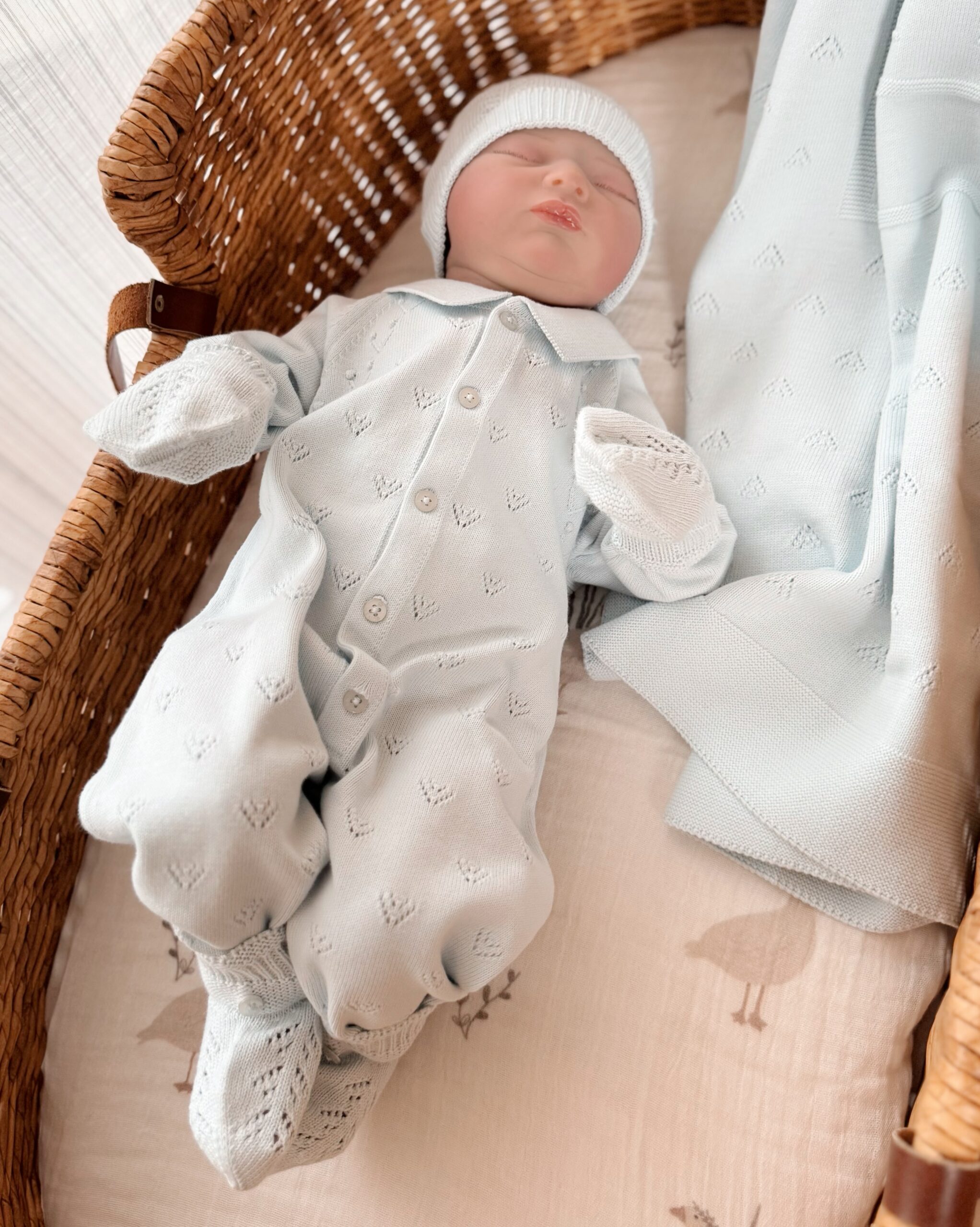 set za iznosenje bebe iz porodilista u plavoj boji od osam delova