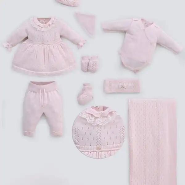 set za iznosenje bebe iz porodilista u pink boji od devet delova