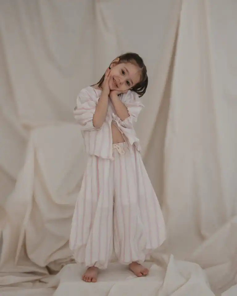 komplet za devojcice na vezivanje i baloon pantalone sa roze prugama