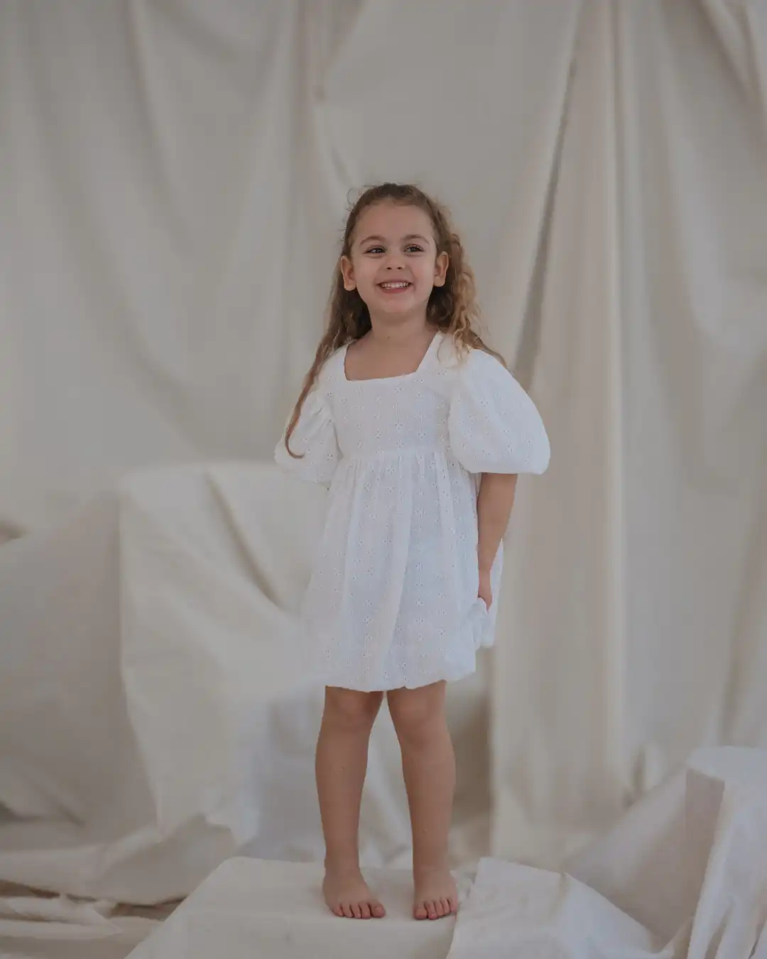 haljinica u beloj boji sa vezom na ledjima