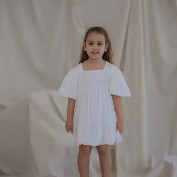 haljinica u beloj boji sa vezom na ledjima