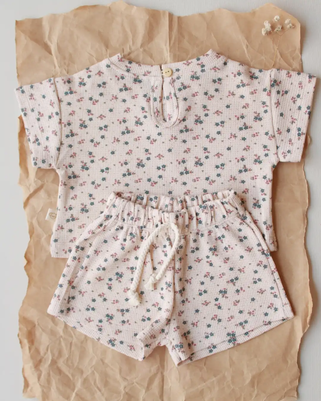 krem komplet sa sarenim cveticima